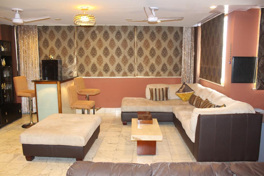 Service Apartments, Park Street, Calcutta Exterior foto